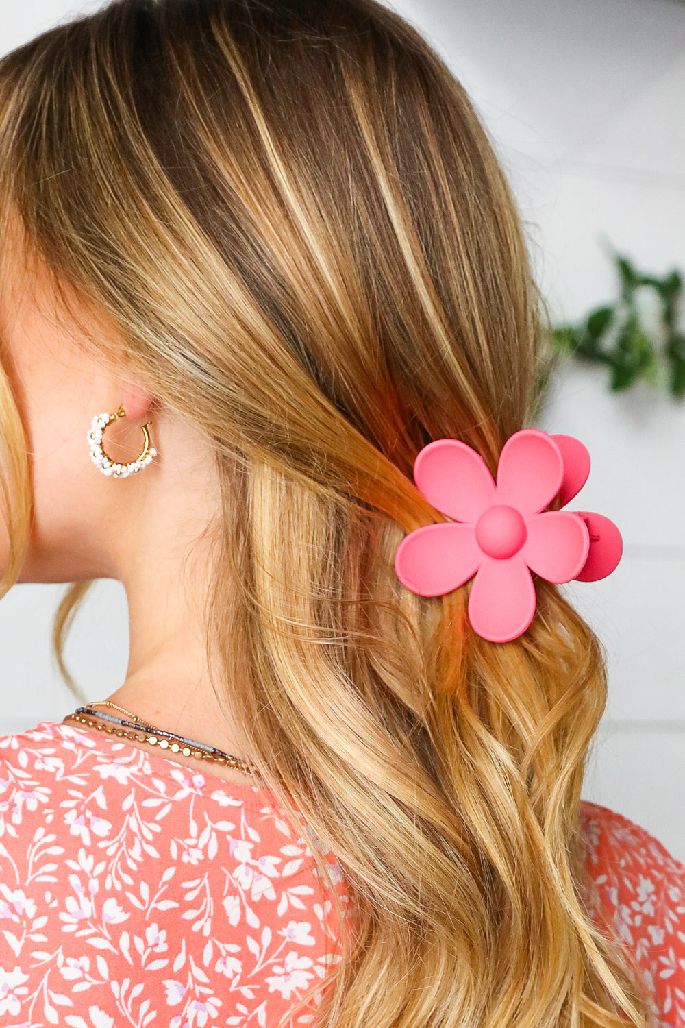 Rouge Oversize Matte Flower Hair Claw