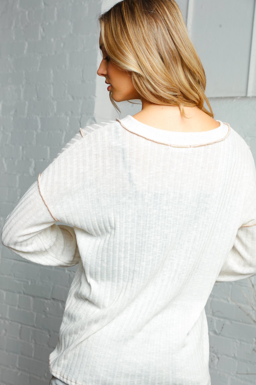 RIB V NECK OUT-SEAM CREAM LONG SLEEVE TOP
