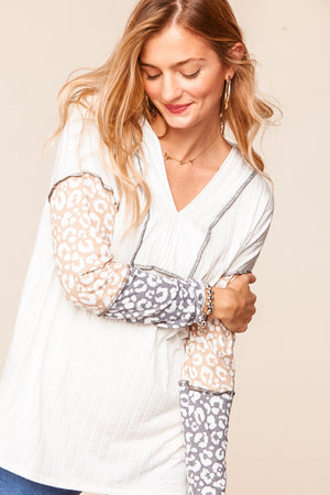 RIB V NECK OUT-SEAM LEOPARD COLOR BLOCK TOP